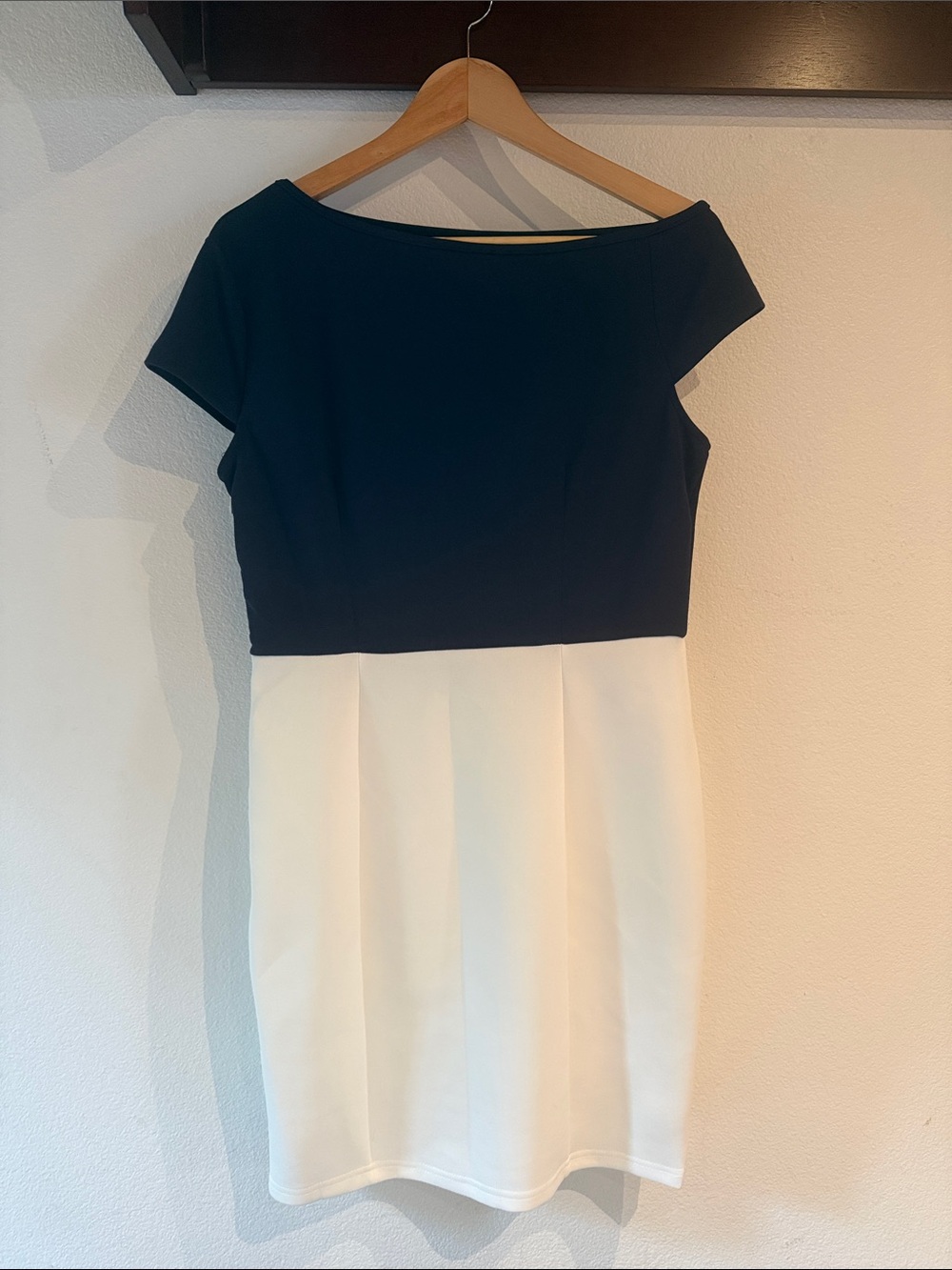 Two-Tone Navy and White Mini Sheath Dress, Asymmetrical Sleeve